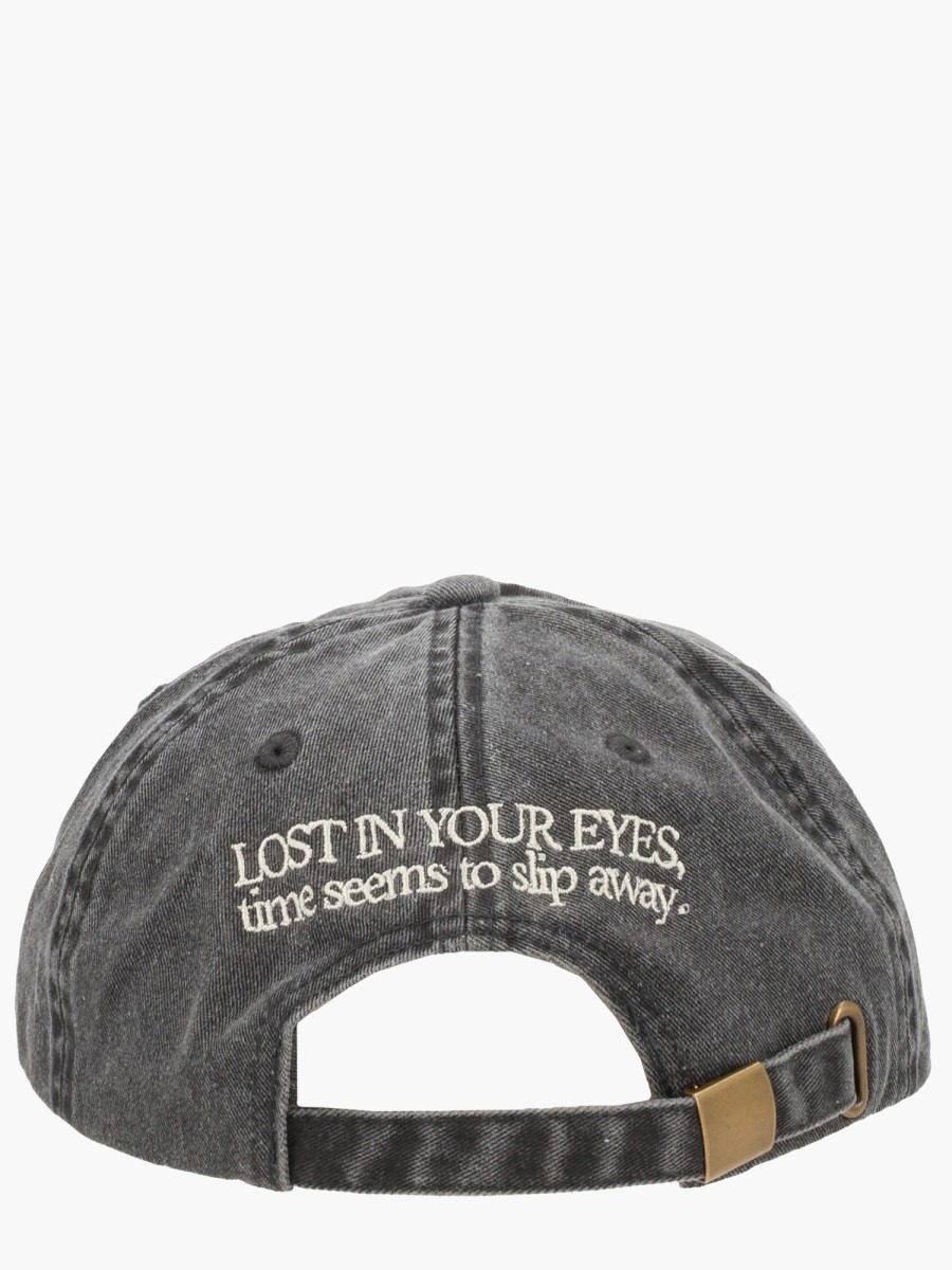 nanito_source_url:https://nokinstyle.com/2331088/baseball-cap-with-embroidery.jpg