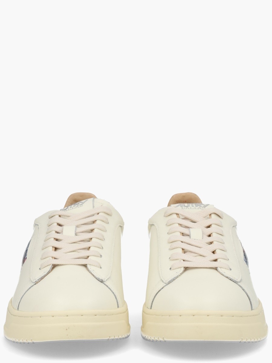nanito_source_url:https://nokinstyle.com/2336257/dallas-low-sneaker.jpg
