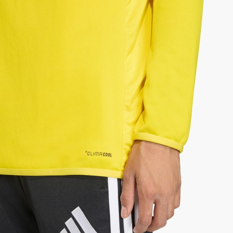 nanito_source_url:https://b2bsportswholesale.net/public/storage/productimages/25/22/a3/73/2336459/image/xlarge_clean.jpg