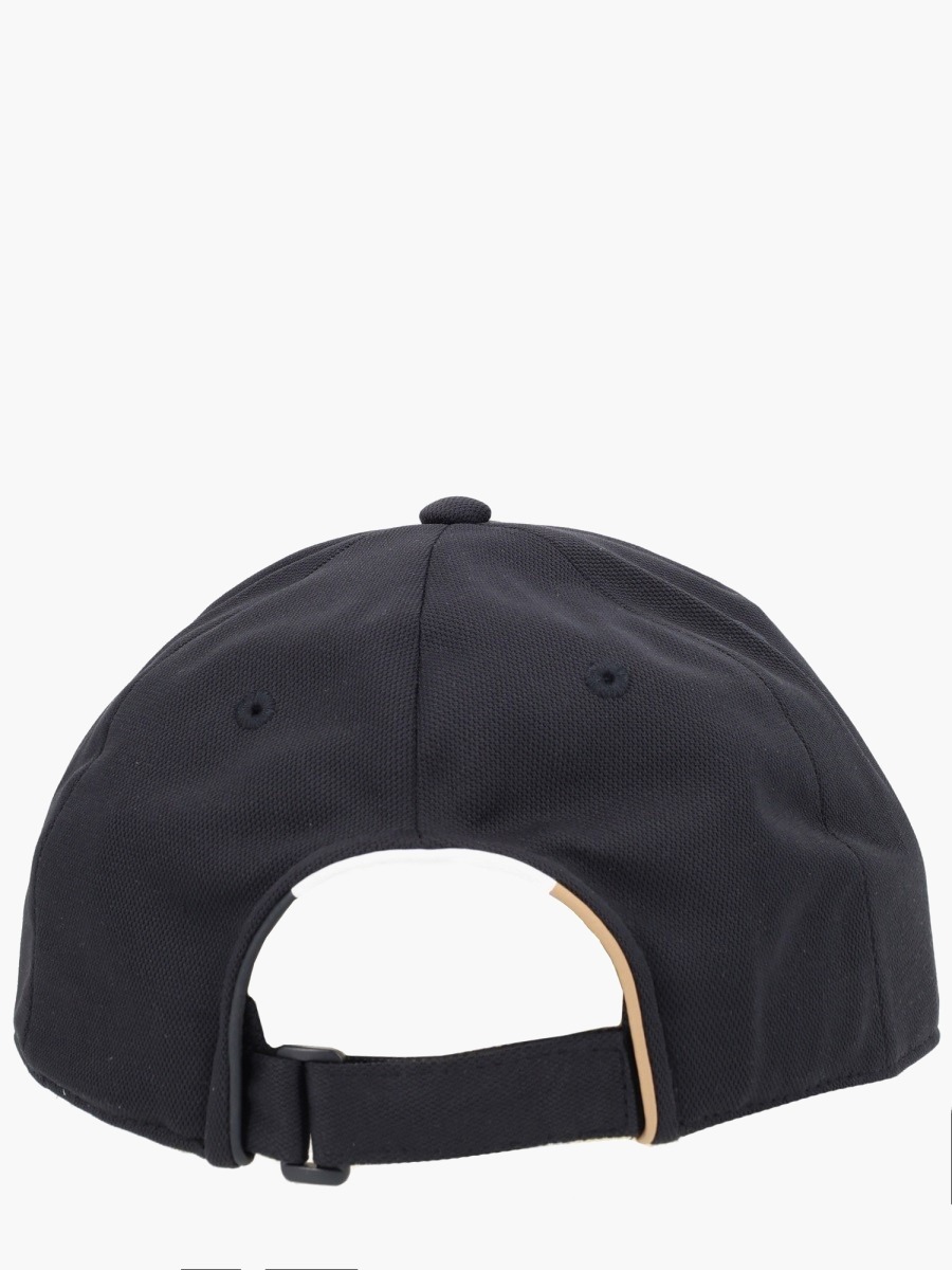 nanito_source_url:https://nokinstyle.com/2342912/baseball-hat-with-logo.jpg