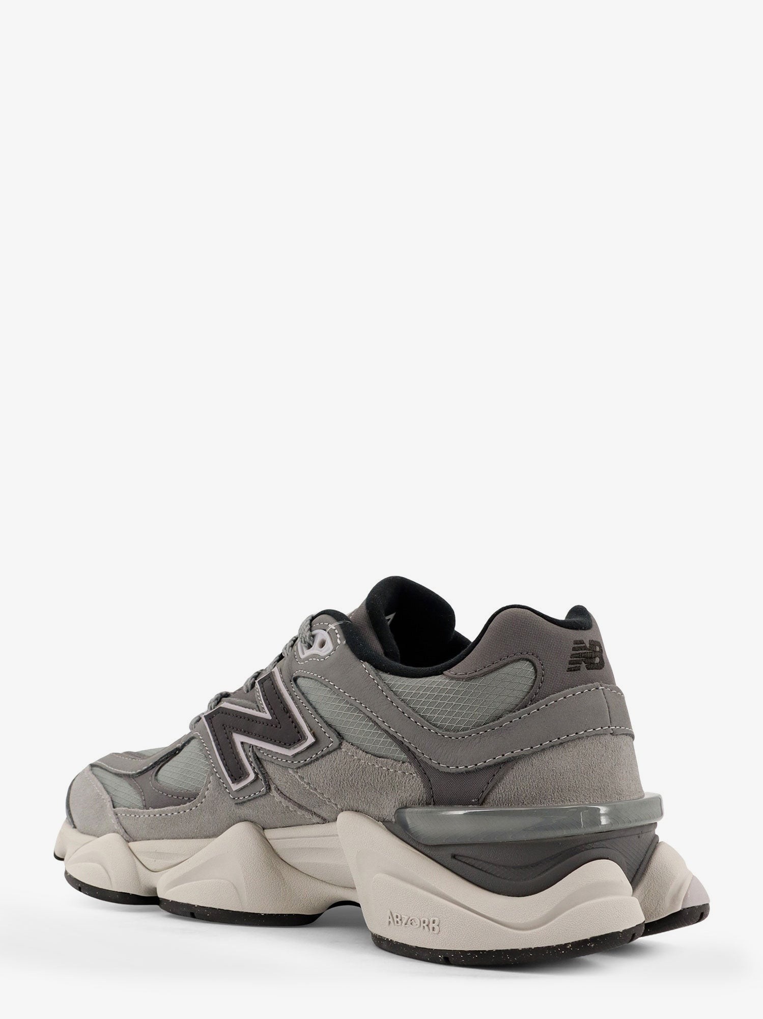 nanito_source_url:https://nokinstyle.com/2407455/9060-low-top-mesh-sneakers.jpg
