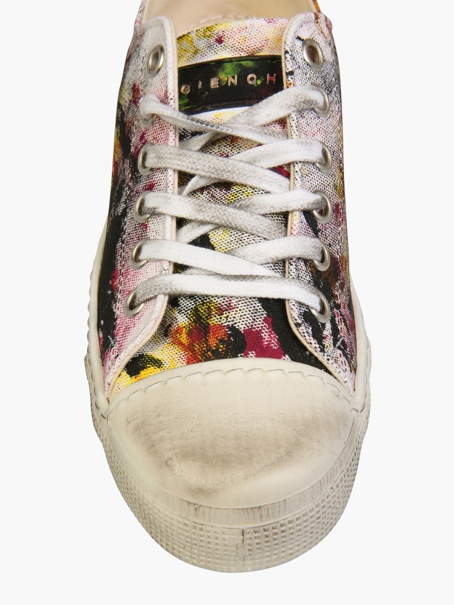 nanito_source_url:https://nokinstyle.com/2351076/jean-michel-low-sneakers.jpg