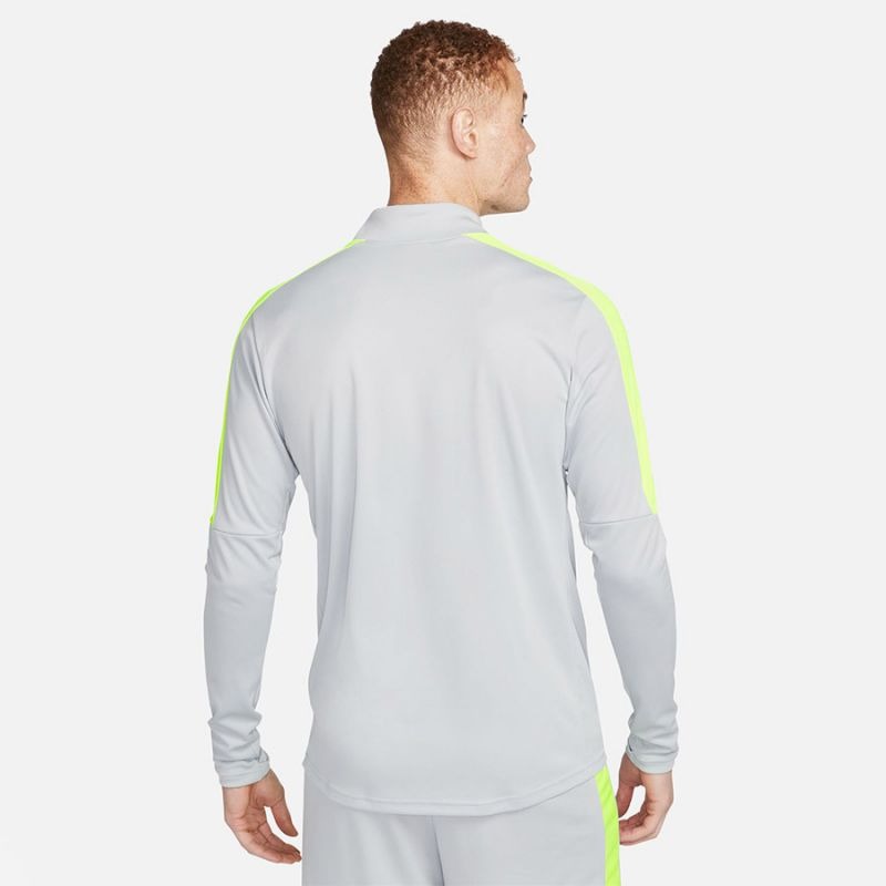 nanito_source_url:https://b2bsportswholesale.net/public/storage/productimages/f9/d9/43/20/972022/image/xlarge_clean.jpg