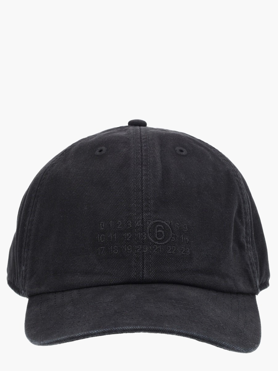 nanito_source_url:https://nokinstyle.com/2330768/baseball-hat-with-logo.jpg