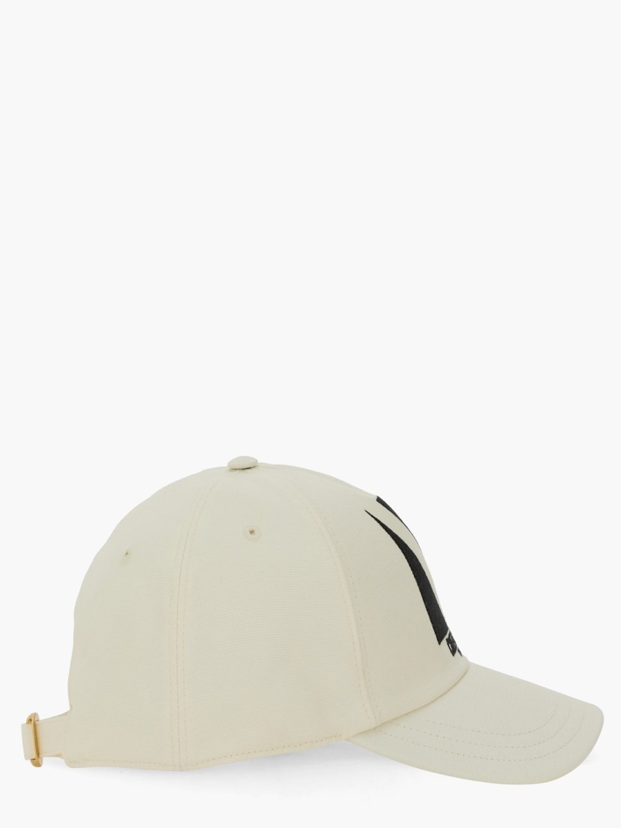 nanito_source_url:https://nokinstyle.com/2382177/chez-valentino-embroidered-baseball-cap.jpg