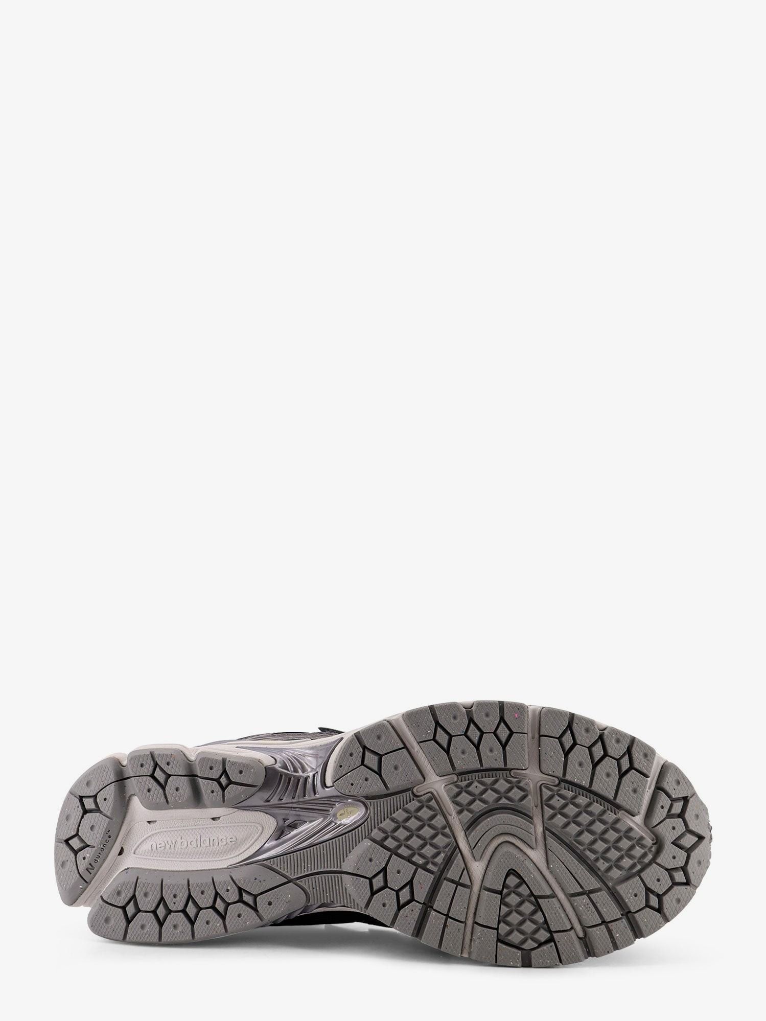 nanito_source_url:https://nokinstyle.com/2398406/19064-mesh-sneakers-with-logo-on-the-side.jpg