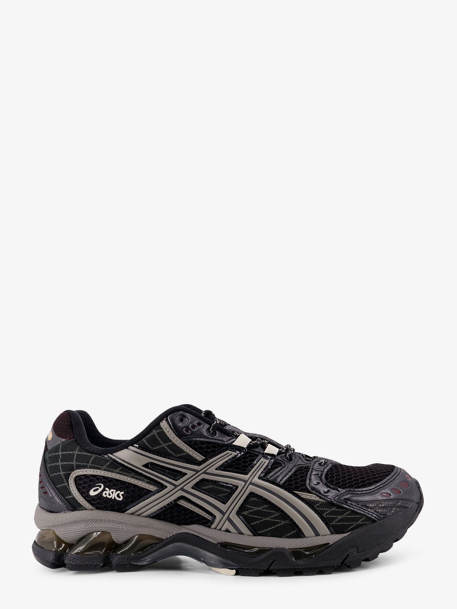 nanito_source_url:https://nokinstyle.com/2441648/gel-nimbus-101-mesh-sneakers-with-logo-on-the-side.jpg