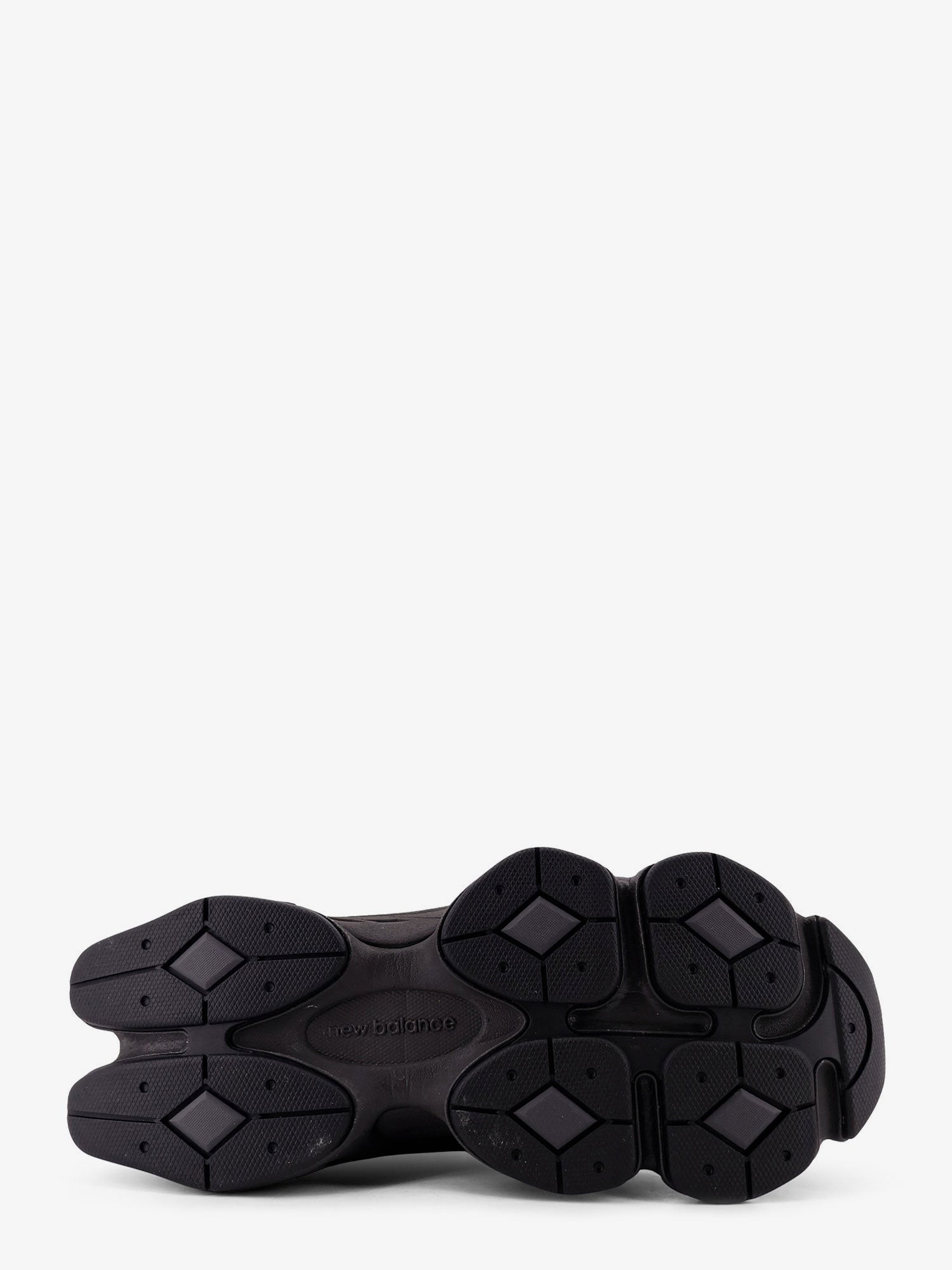 nanito_source_url:https://nokinstyle.com/2398393/740-mesh-sneakers-with-logo-on-the-side.jpg