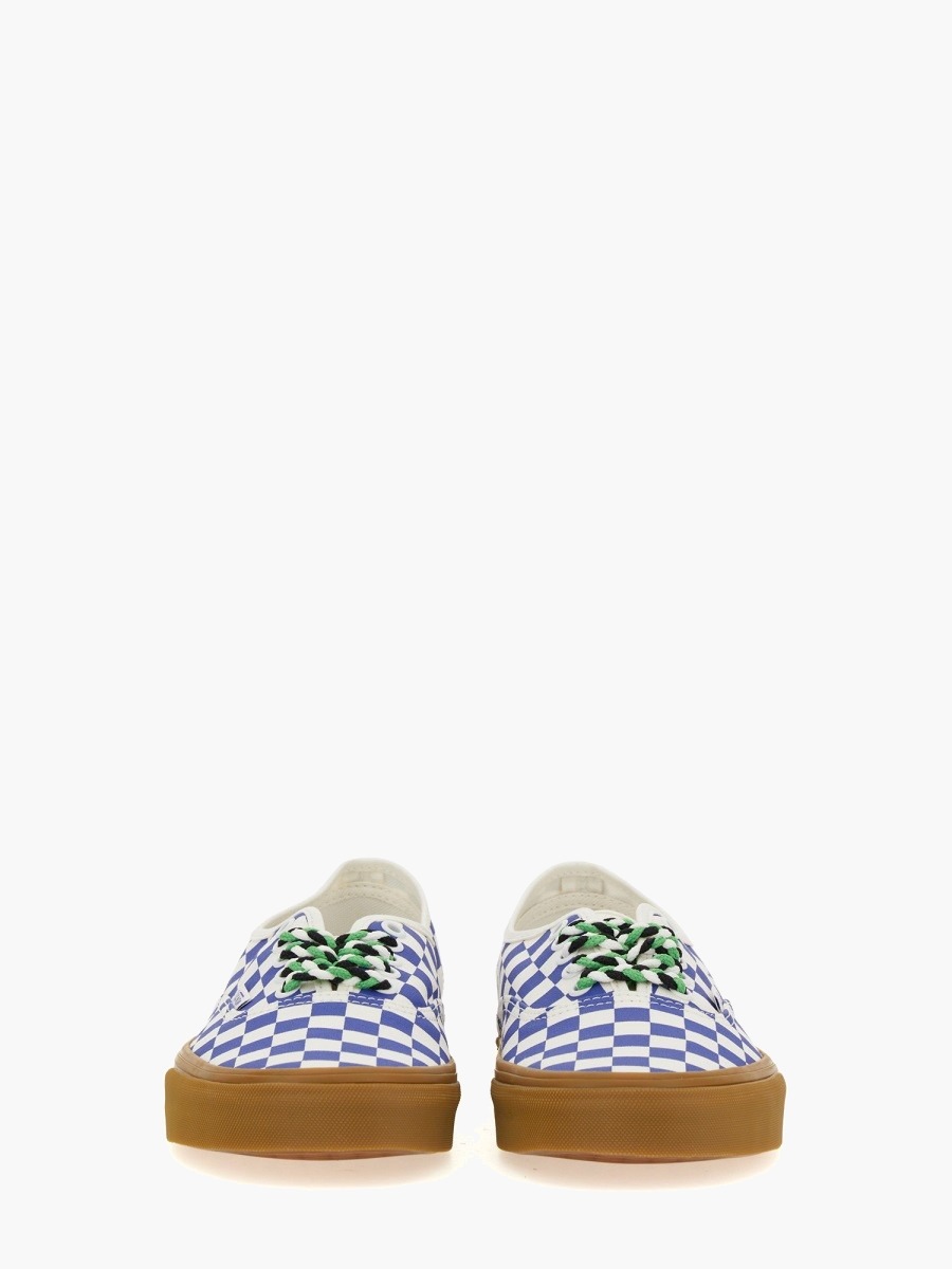 nanito_source_url:https://nokinstyle.com/2349597/authentic-sneaker.jpg