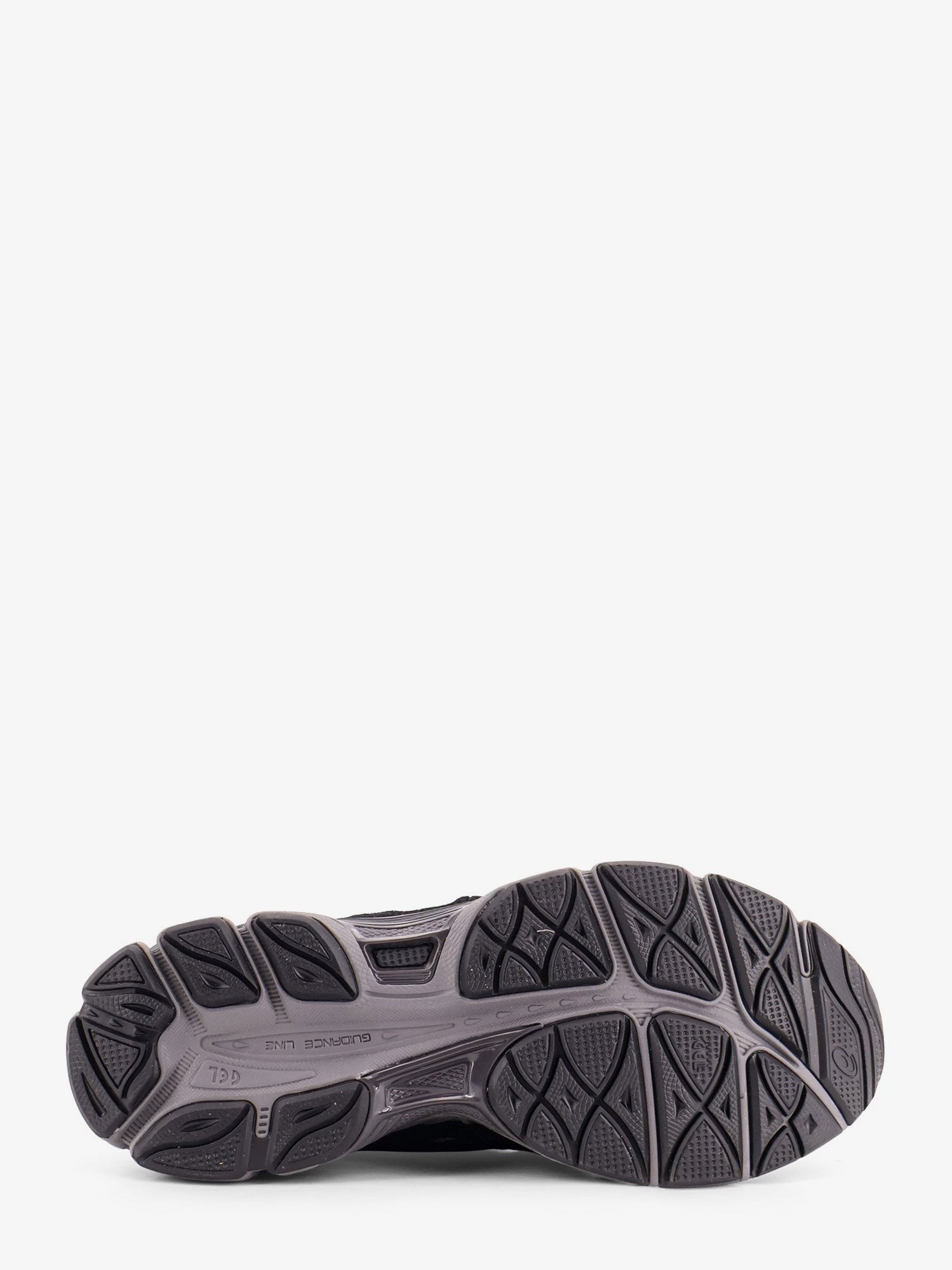 nanito_source_url:https://nokinstyle.com/2417342/gel-nyc-mesh-sneakers-with-suede-inserts.jpg