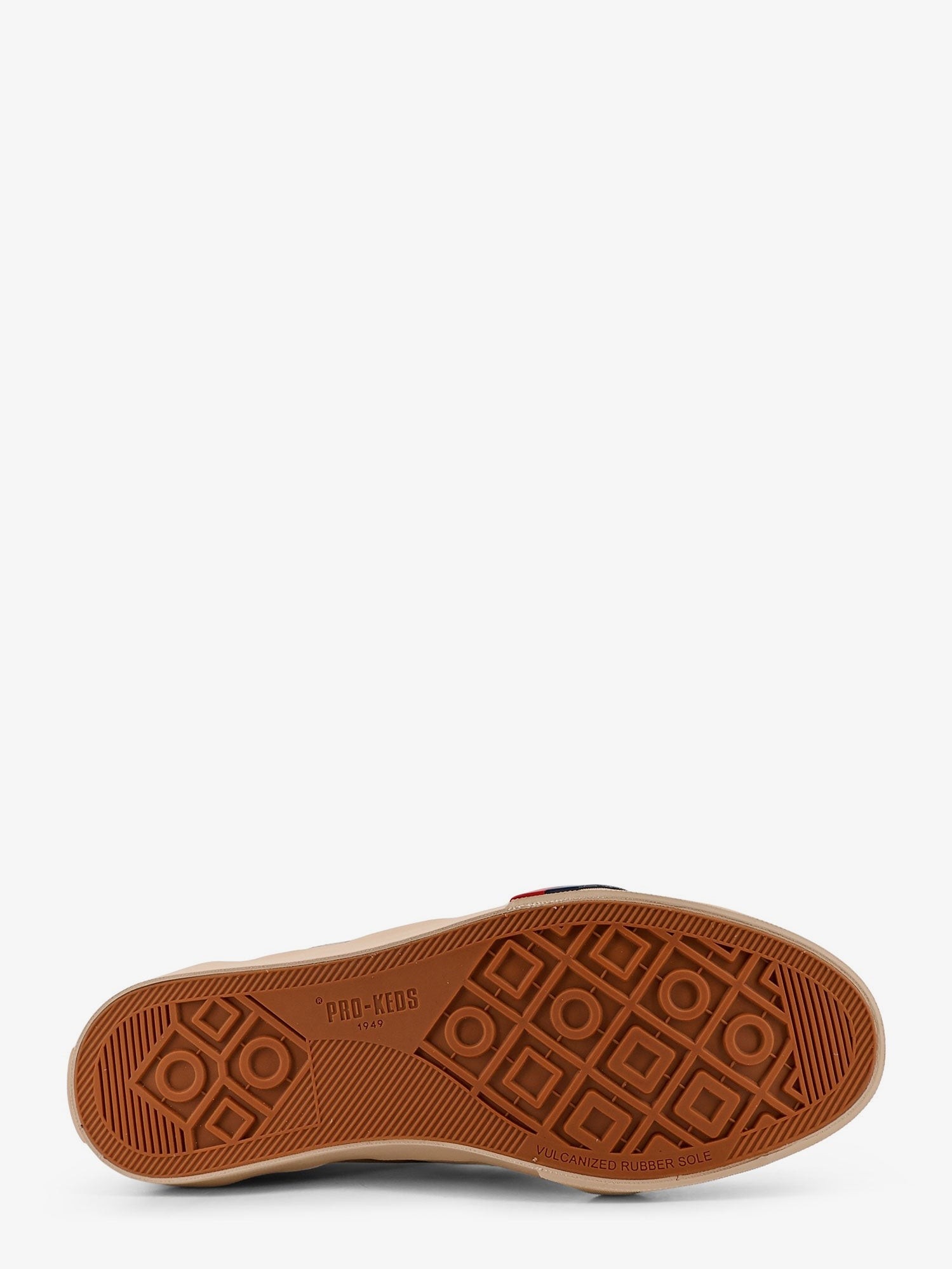 nanito_source_url:https://nokinstyle.com/2402814/royal-classic-leather-sneakers.jpg