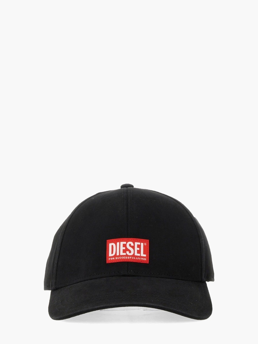 nanito_source_url:https://nokinstyle.com/2381185/baseball-hat-with-logo.jpg