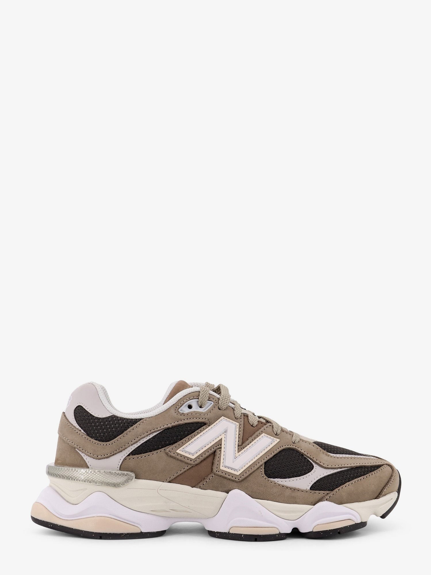 nanito_source_url:https://nokinstyle.com/2399224/9060-low-top-mesh-sneakers-with-suede-interts.jpg