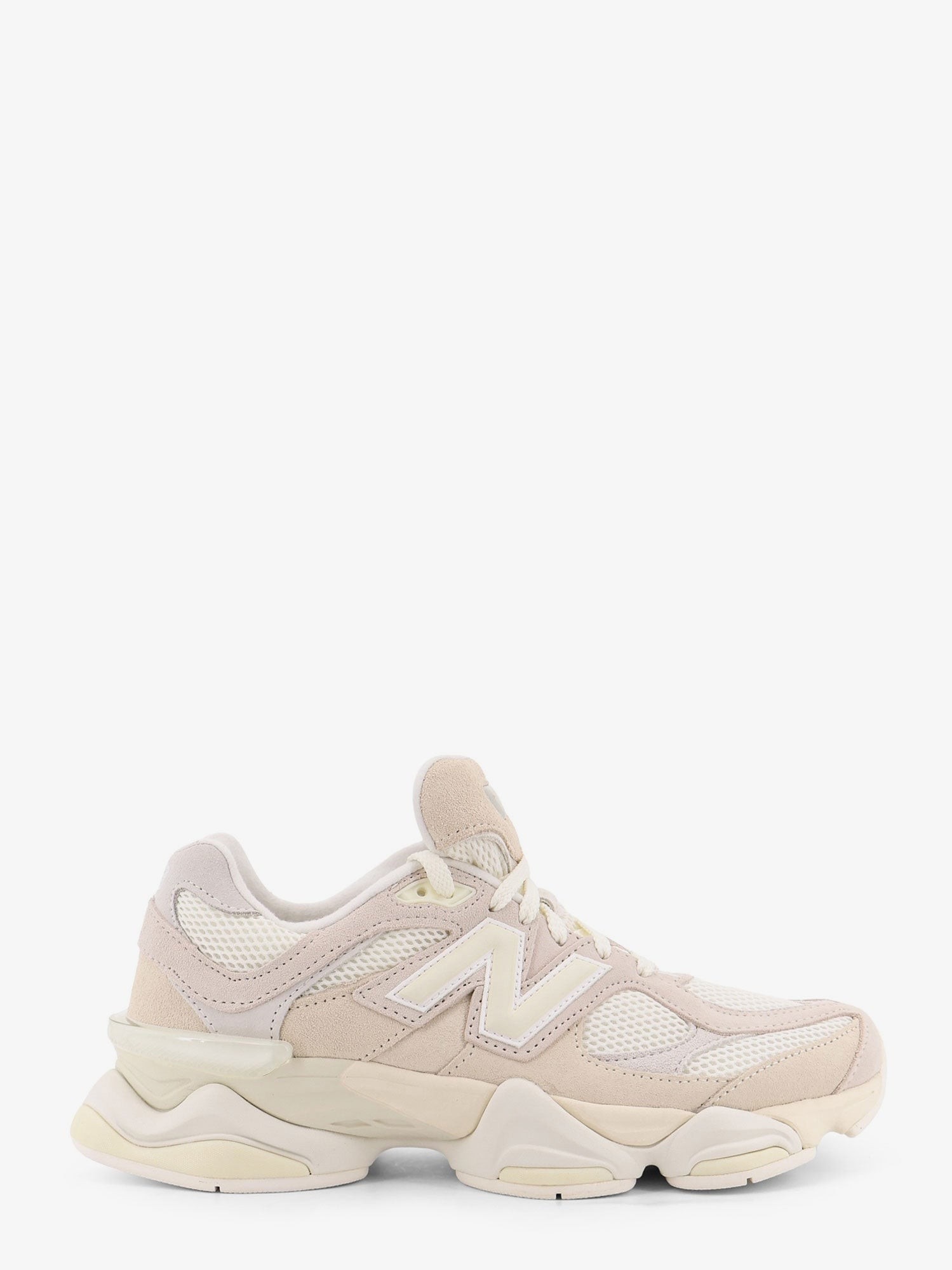 nanito_source_url:https://nokinstyle.com/2408813/9060-suede-and-mesh-low-top-sneakers.jpg