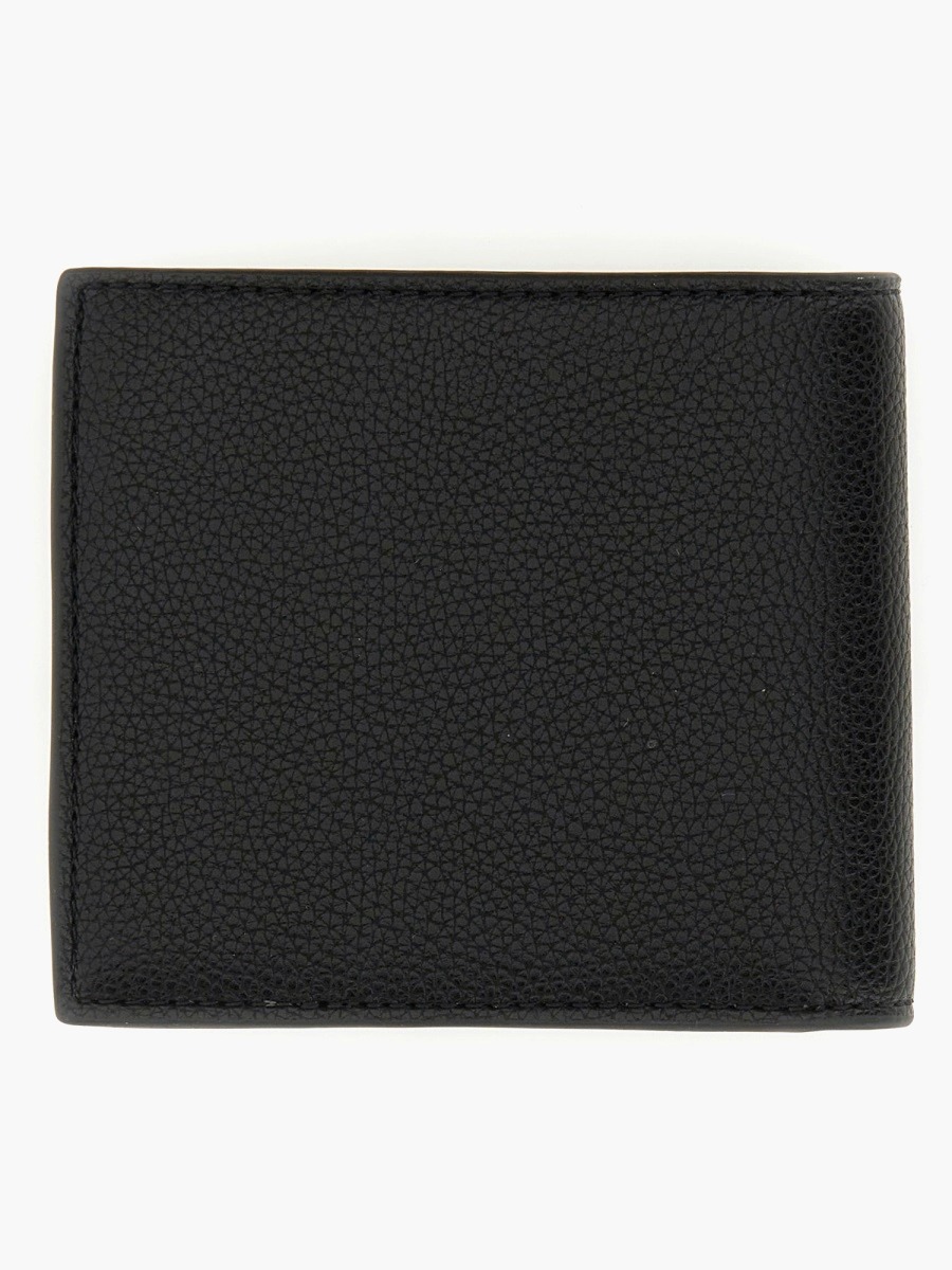 nanito_source_url:https://nokinstyle.com/2342549/bi-fold-wallet.jpg