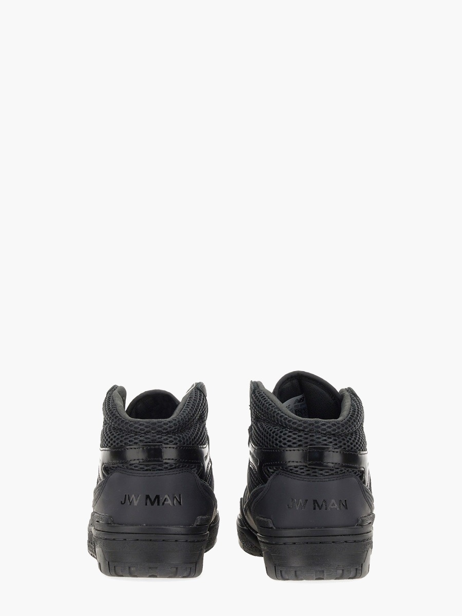 nanito_source_url:https://nokinstyle.com/2323101/sneaker-650.jpg