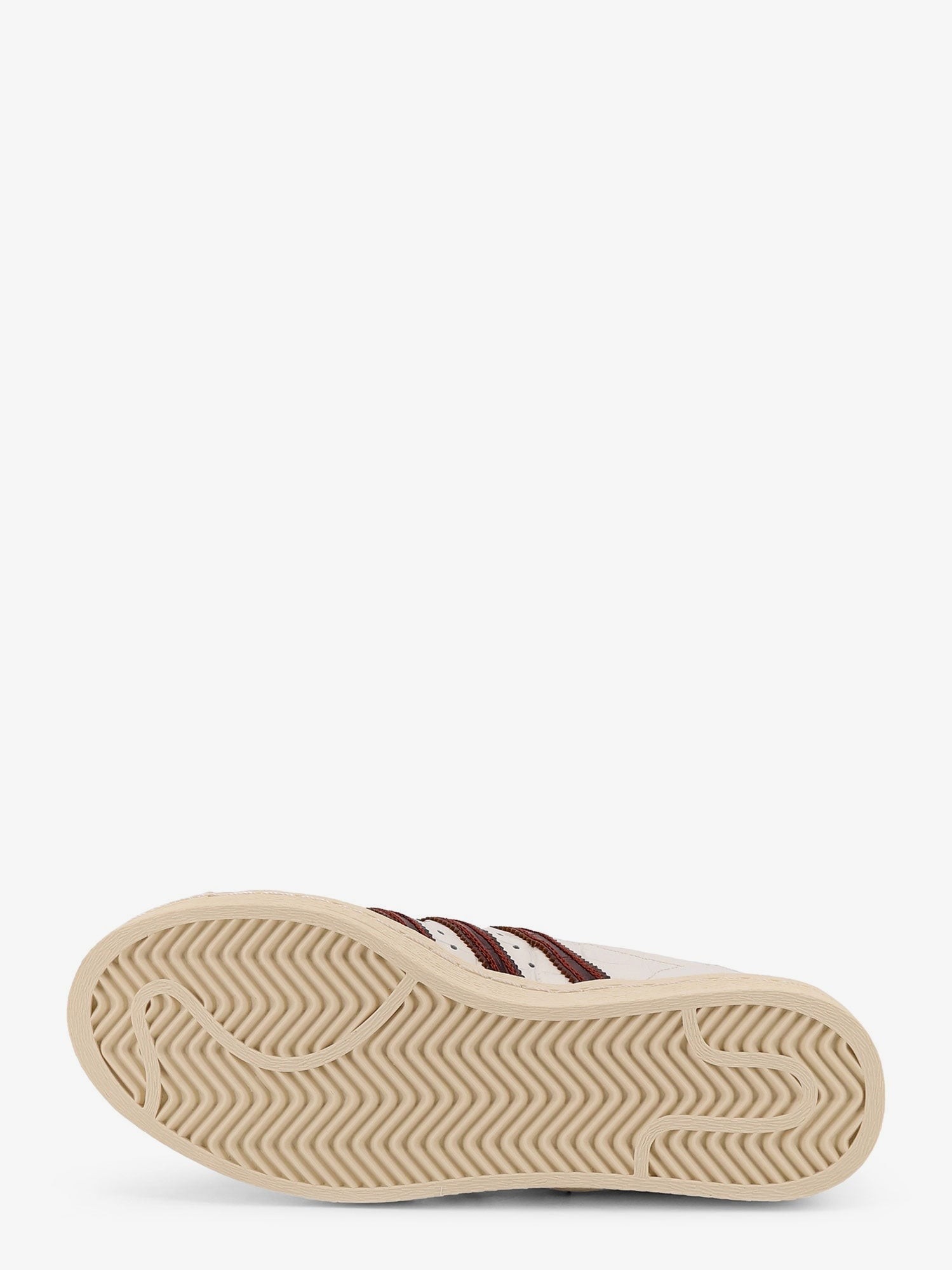 nanito_source_url:https://nokinstyle.com/2406007/wb-superstar-leather-sneakers-withlettering-logo-on-the-side.jpg