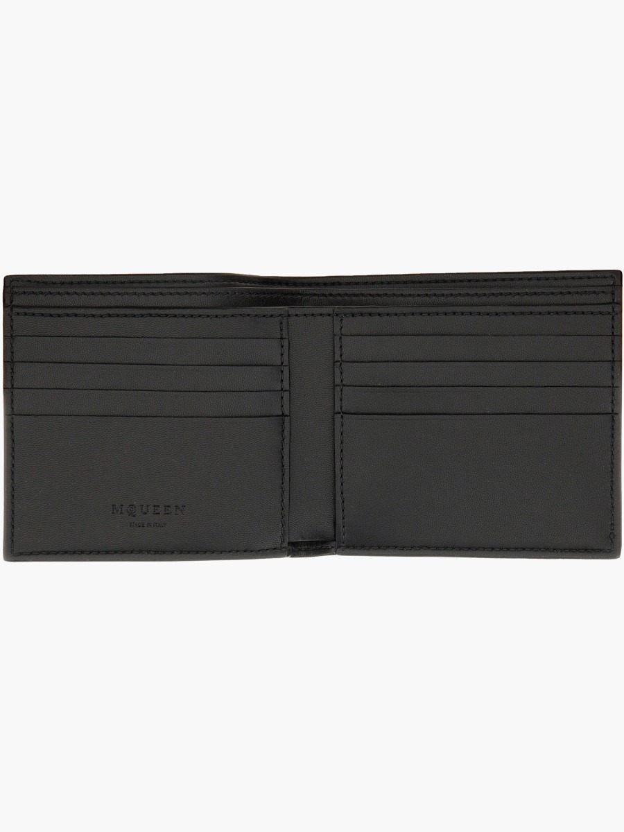 nanito_source_url:https://nokinstyle.com/2365174/bifold-wallet-with-logo.jpg