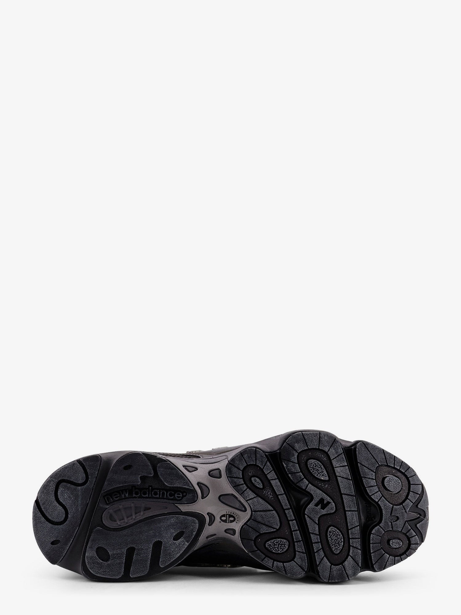 nanito_source_url:https://nokinstyle.com/2398878/1000-low-top-mesh-sneakers.jpg