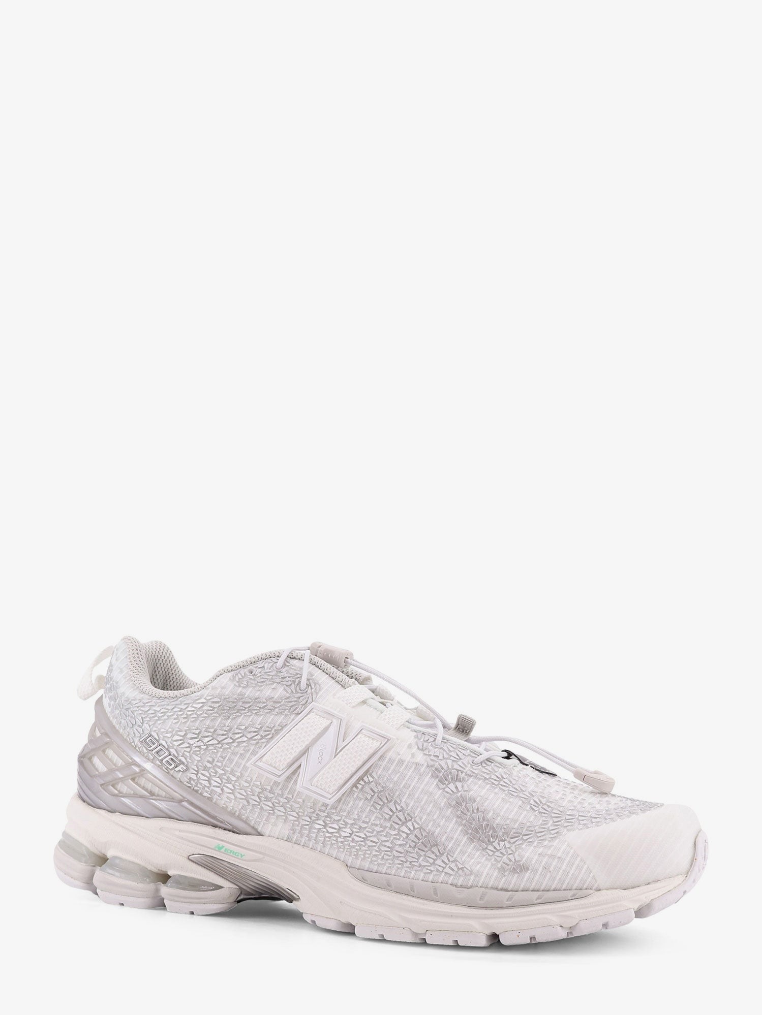 nanito_source_url:https://nokinstyle.com/2394405/190611-technical-fabric-sneakers-with-logo-on-the-side.jpg