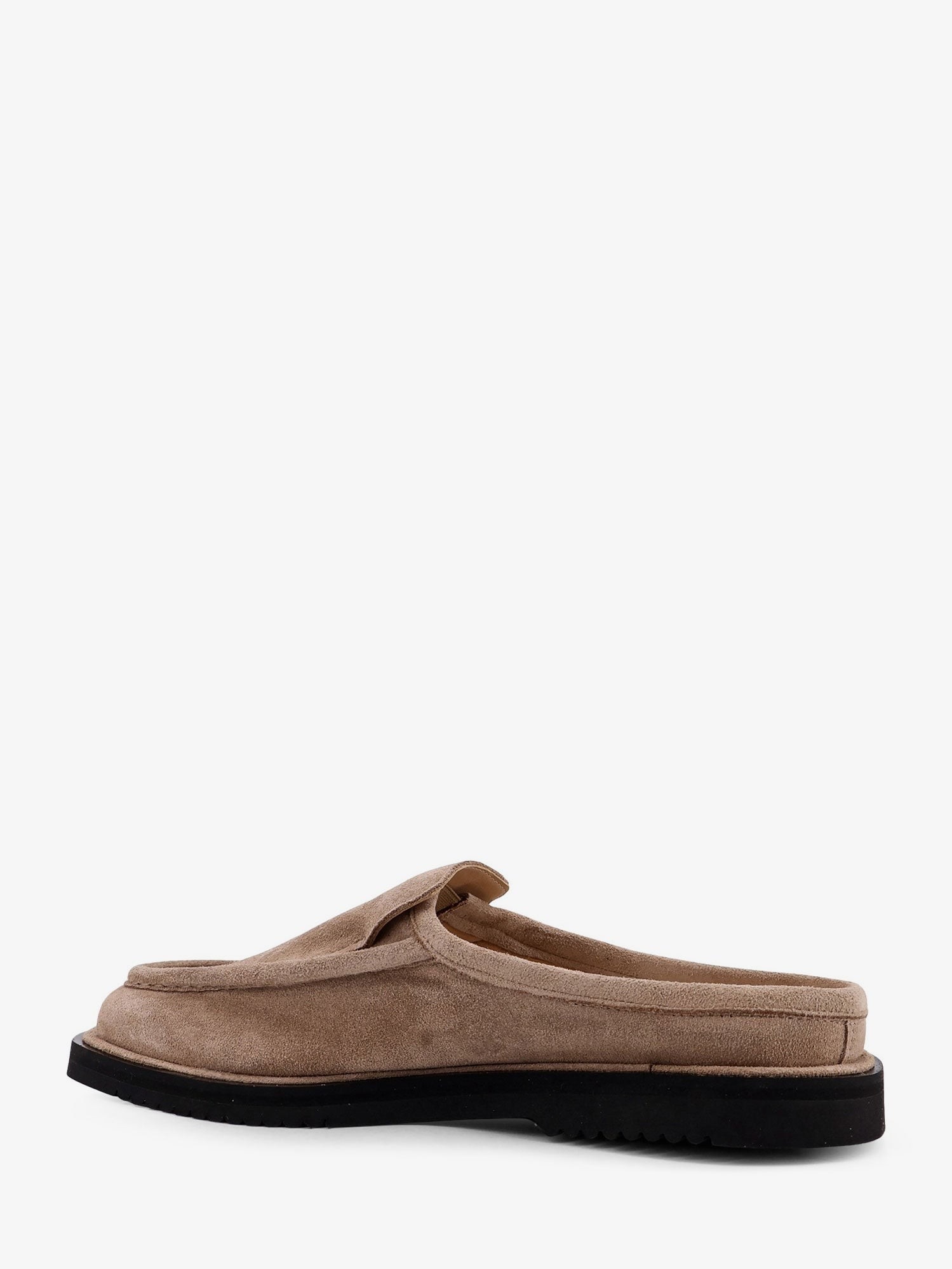 nanito_source_url:https://nokinstyle.com/2397314/the-canoa-resort-suede-sabot.jpg