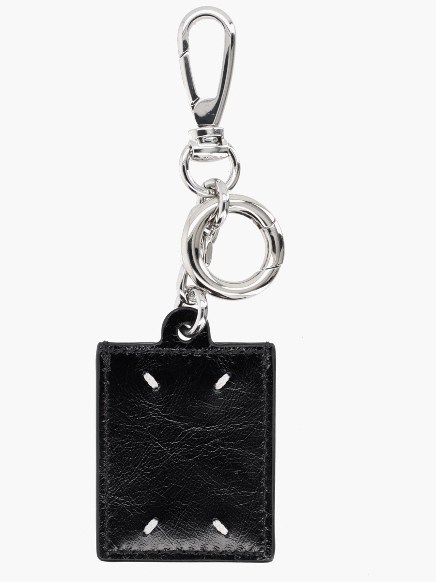 nanito_source_url:https://nokinstyle.com/2330442/leather-keychain.jpg