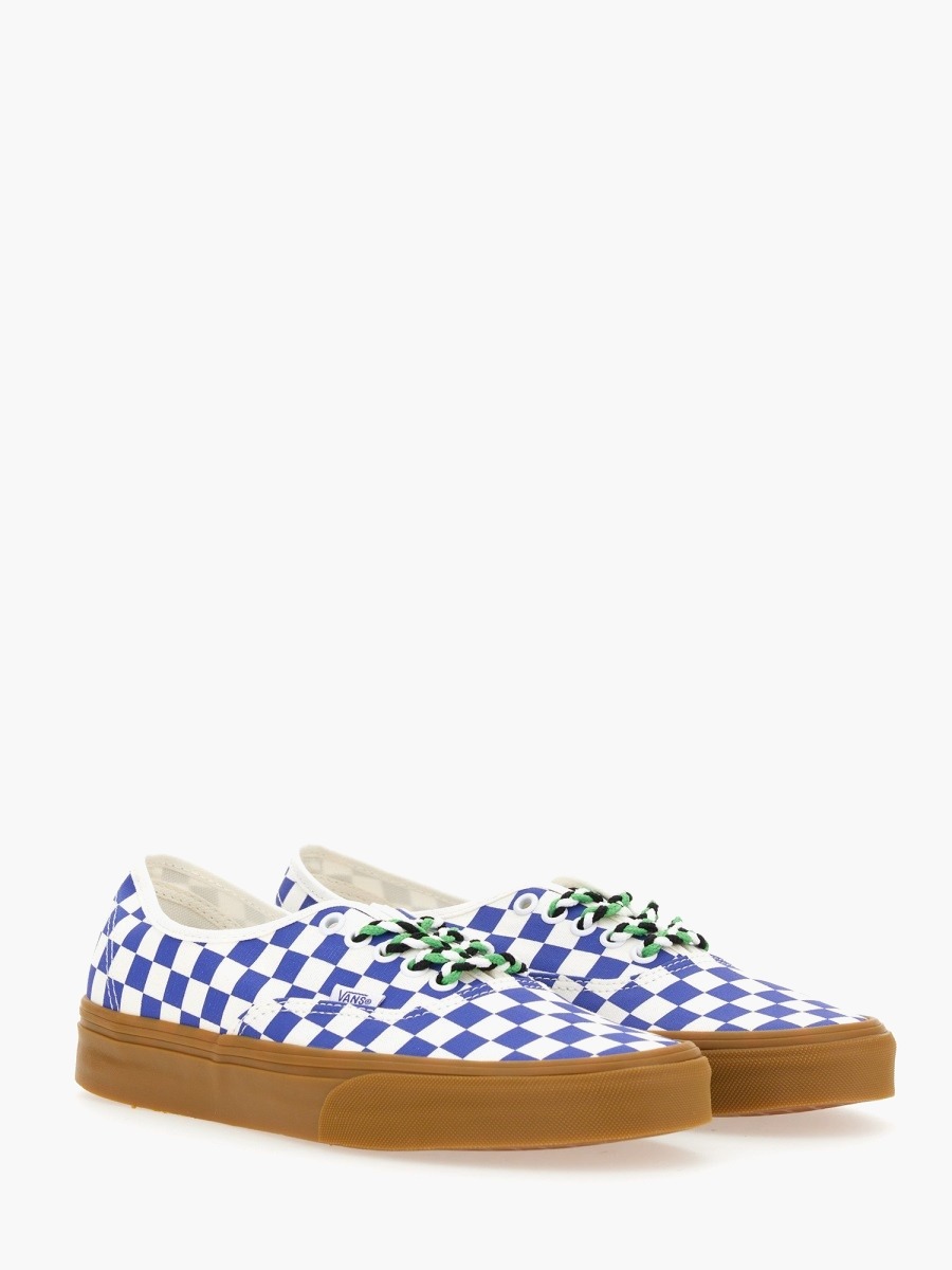 nanito_source_url:https://nokinstyle.com/2349595/authentic-sneaker.jpg