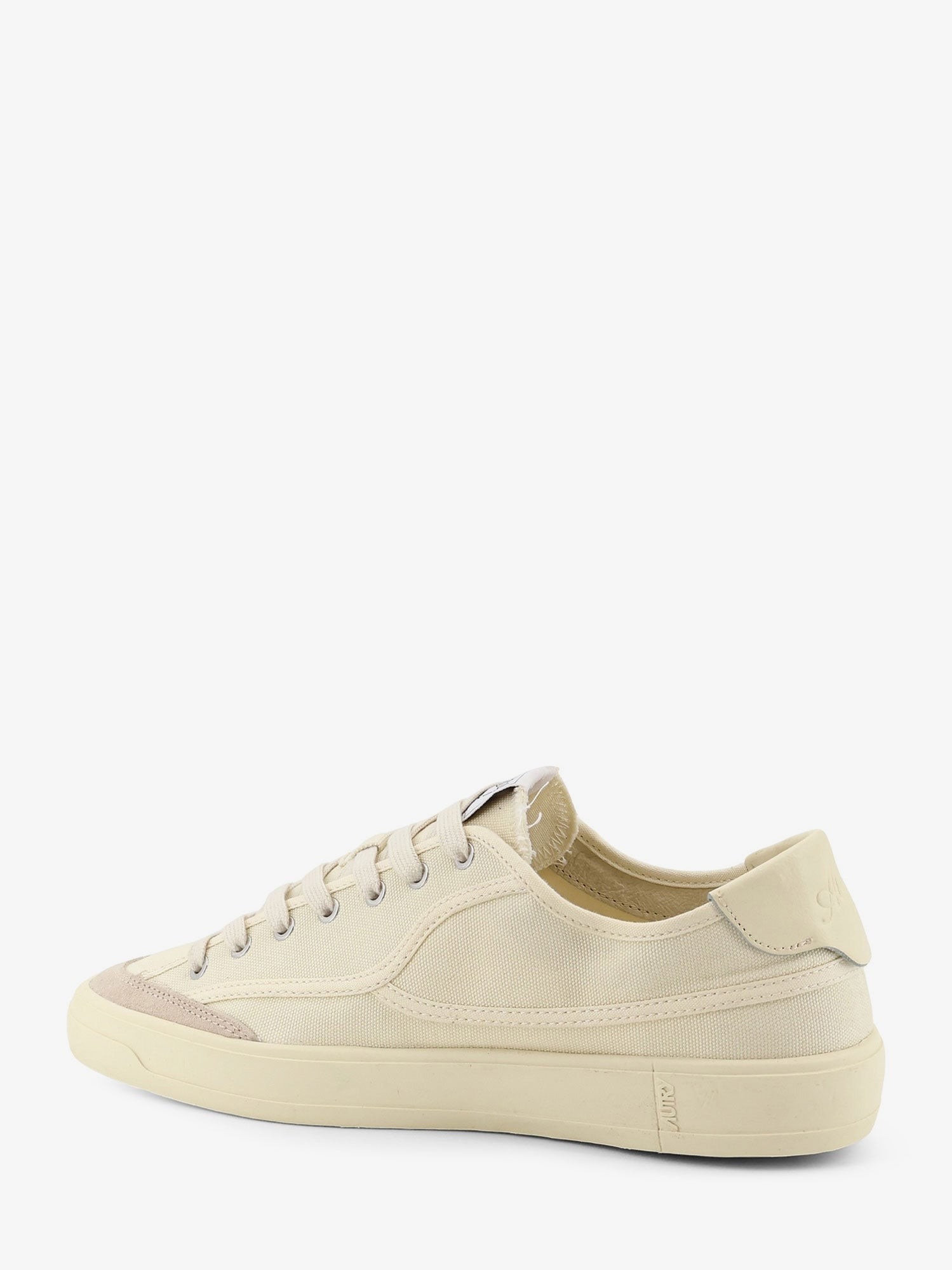 nanito_source_url:https://nokinstyle.com/2414039/windscape-canvas-sneakers-with-side-logo-label.jpg