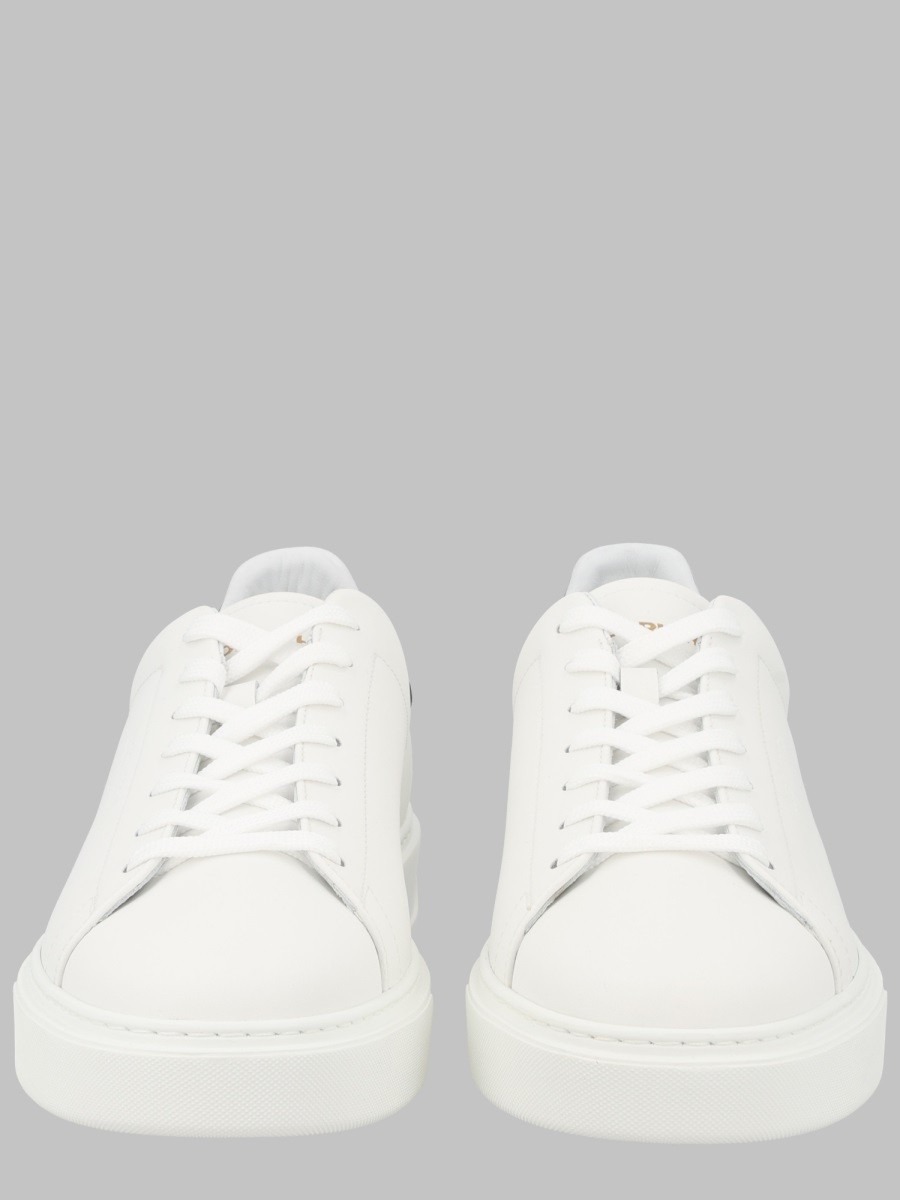 nanito_source_url:https://nokinstyle.com/2433091/sneaker-classic-court.jpg