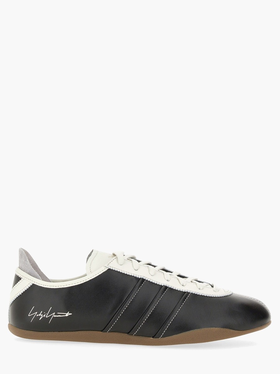 nanito_source_url:https://nokinstyle.com/2370524/sneakers-tokyo.jpg