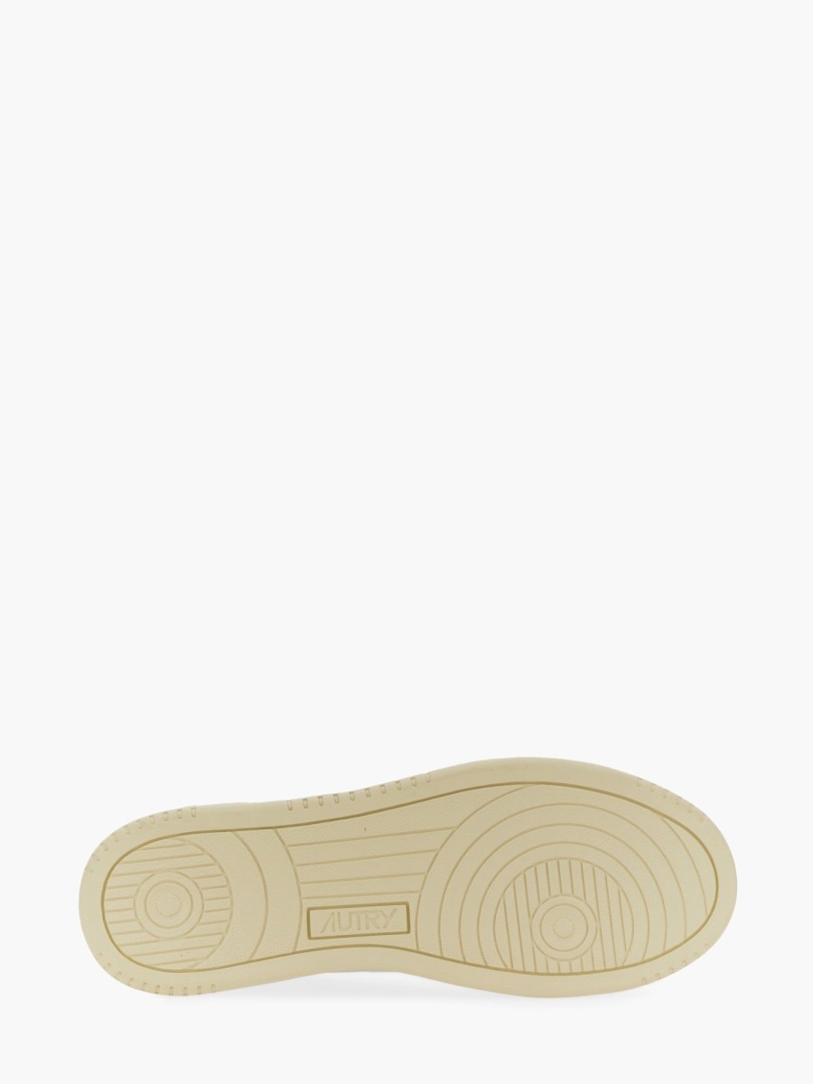 nanito_source_url:https://nokinstyle.com/2331710/medalist-low-sneaker.jpg