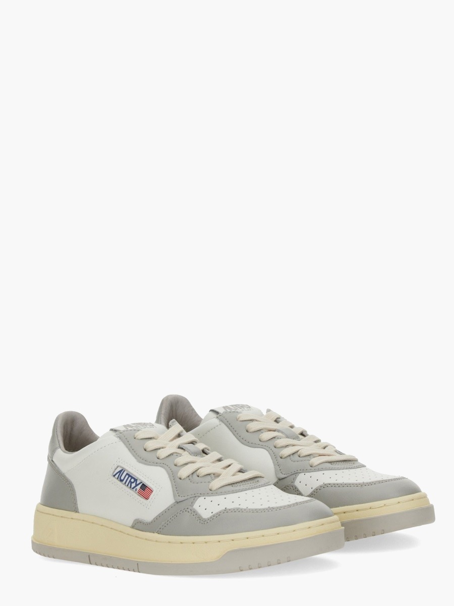 nanito_source_url:https://nokinstyle.com/2336747/medalist-low-sneaker.jpg