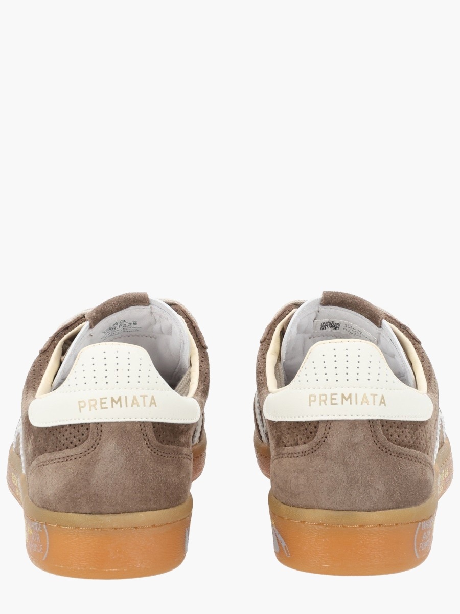 nanito_source_url:https://nokinstyle.com/2418571/sneaker-bonnie.jpg