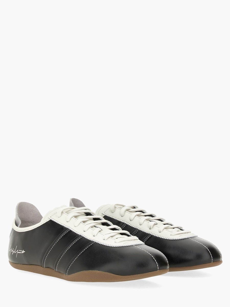 nanito_source_url:https://nokinstyle.com/2370525/sneakers-tokyo.jpg