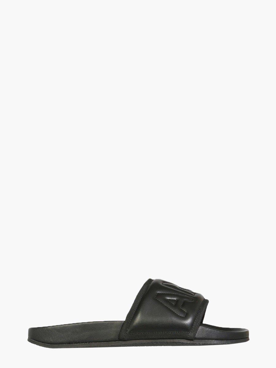 nanito_source_url:https://nokinstyle.com/2351069/leather-slide-sandals.jpg