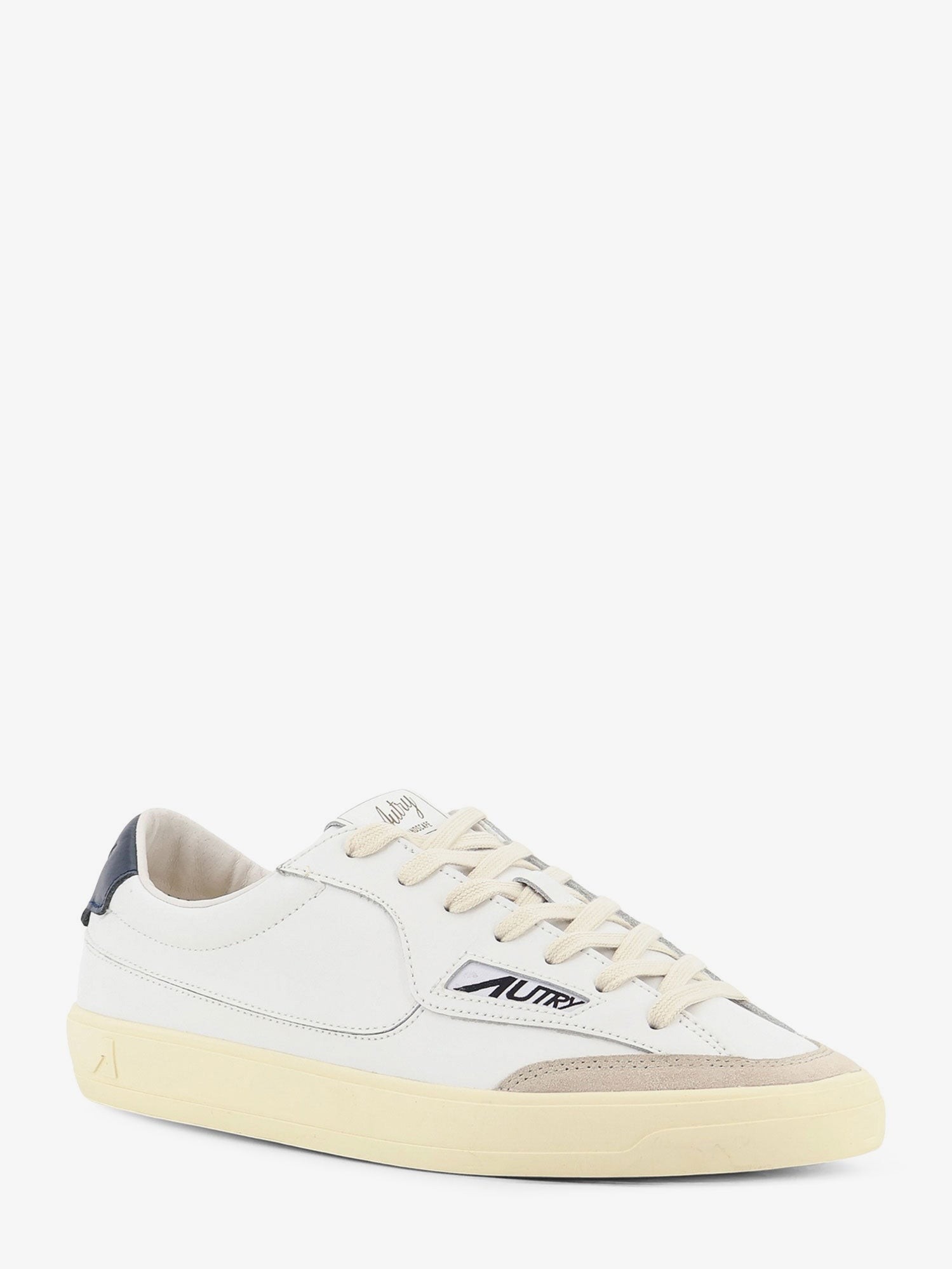 nanito_source_url:https://nokinstyle.com/2410717/windscape-leather-sneakers-with-suede-insert.jpg