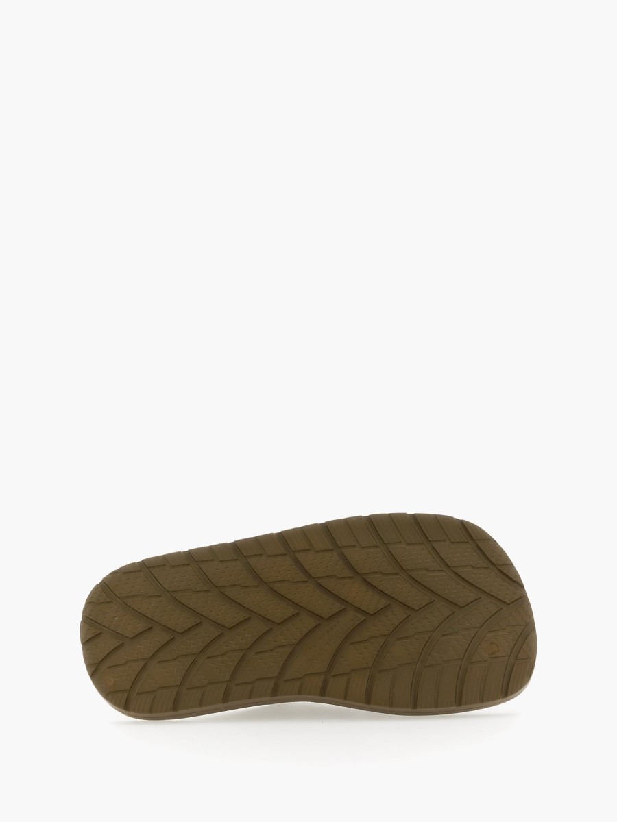 nanito_source_url:https://nokinstyle.com/2356456/rubber-sandals.jpg