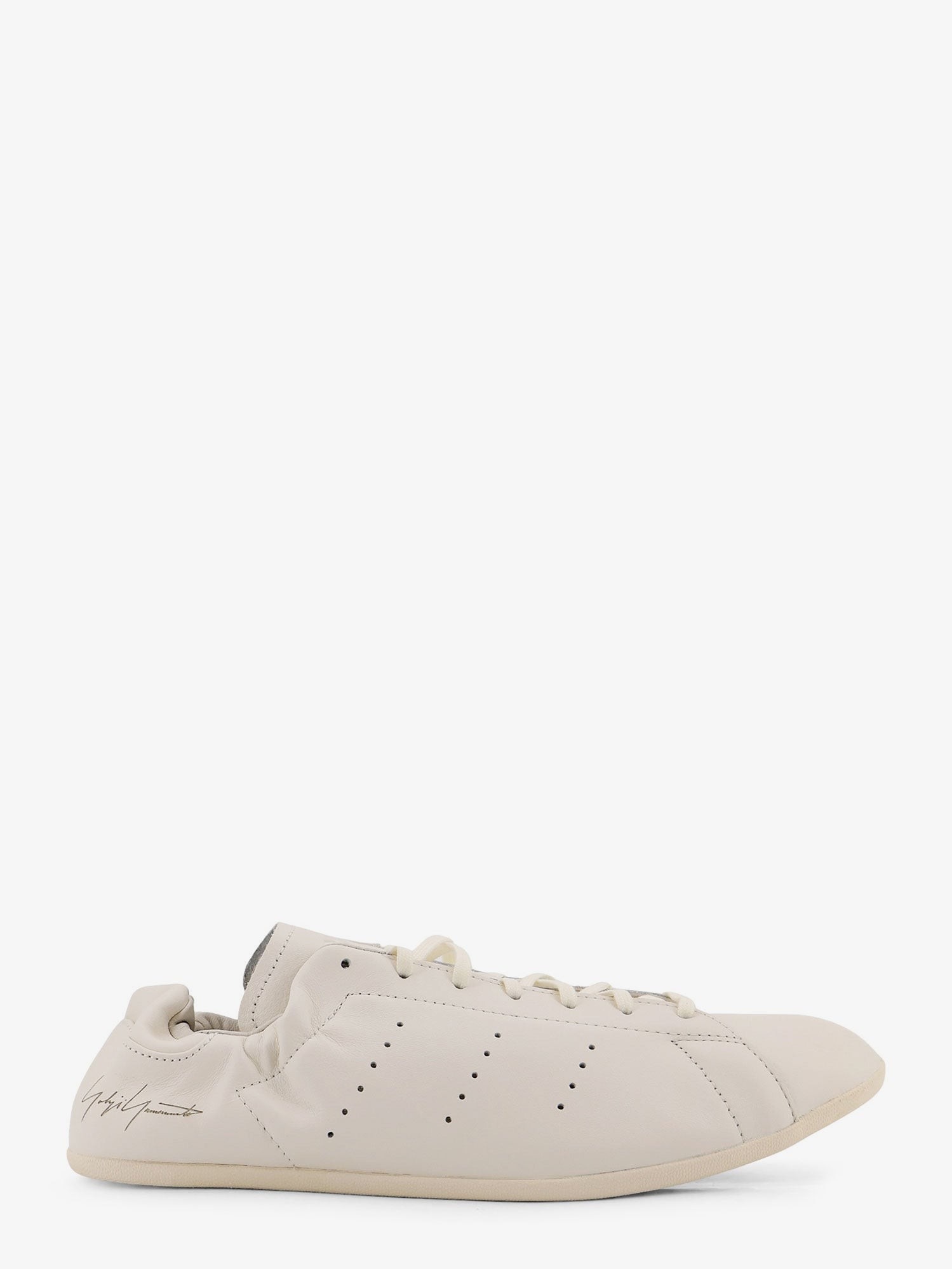 nanito_source_url:https://nokinstyle.com/2402529/y-3-stan-smith-lo-pro-leather-sneakers.jpg
