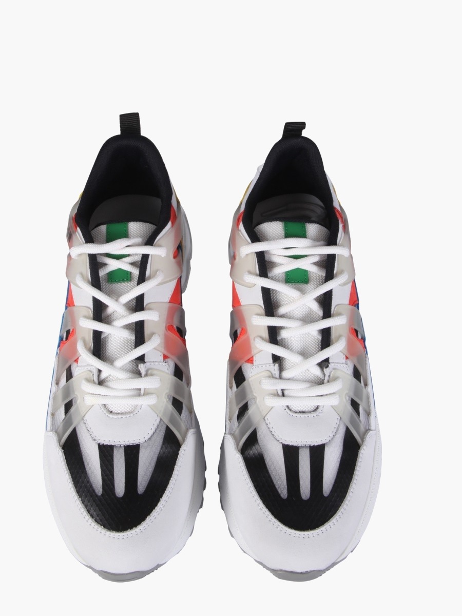 nanito_source_url:https://nokinstyle.com/2350908/trainers-sneakers.jpg