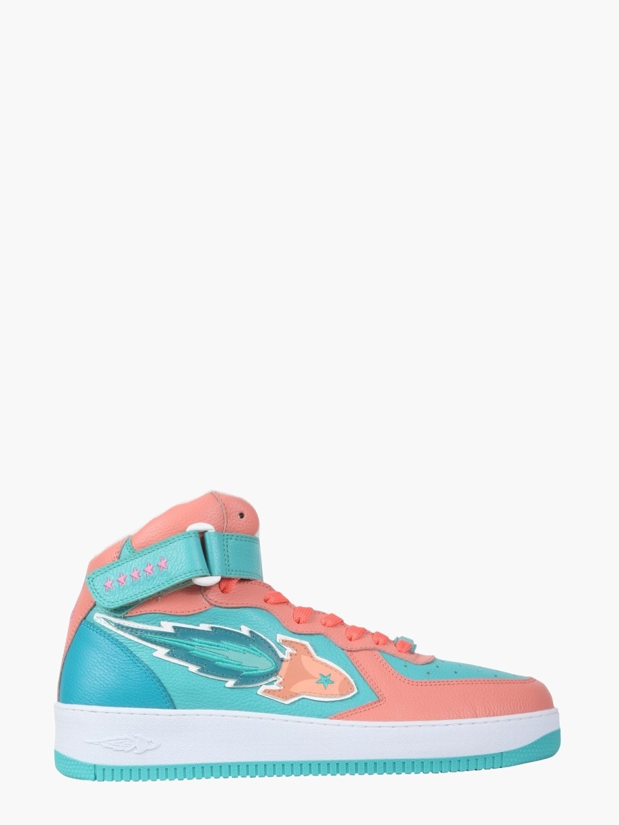 nanito_source_url:https://nokinstyle.com/2351175/rocket-mid-sneakers.jpg