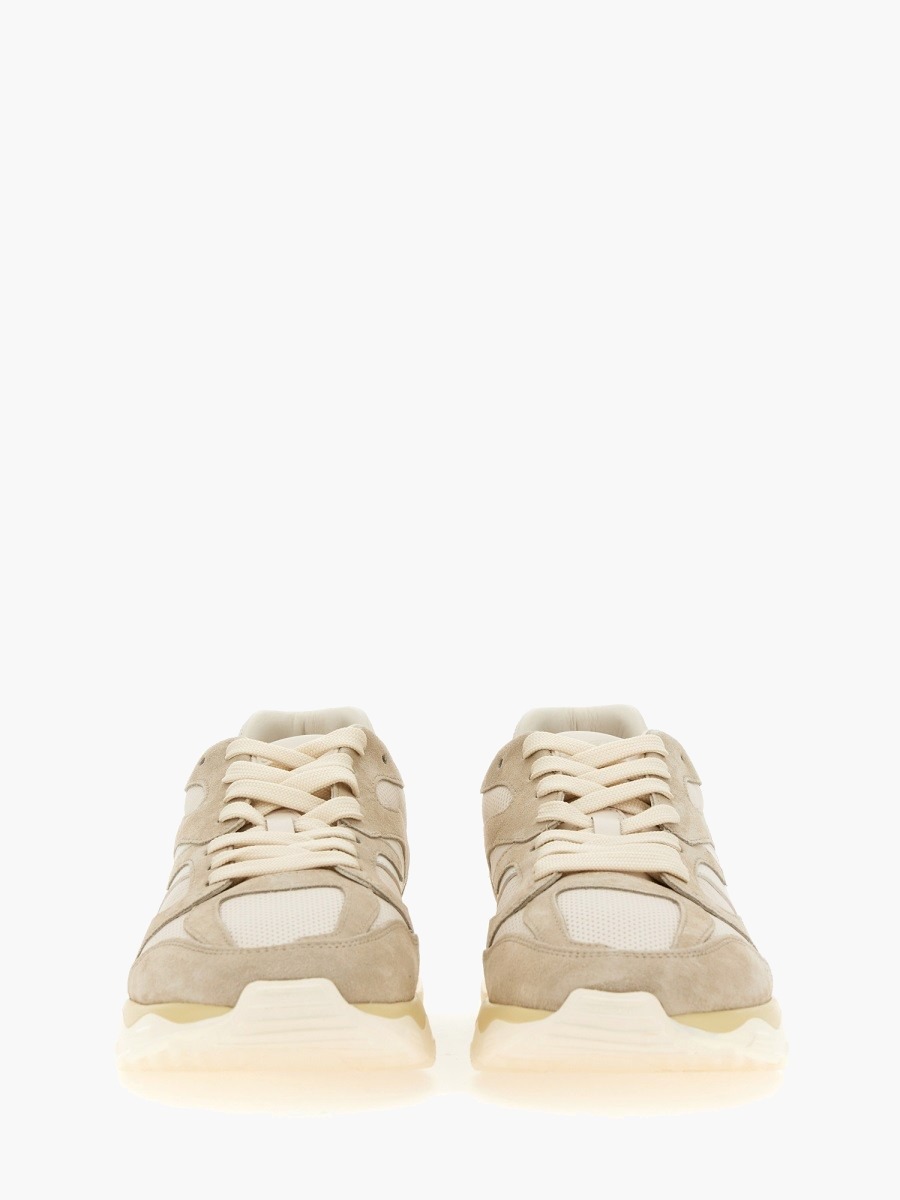 nanito_source_url:https://nokinstyle.com/2349774/sneaker-with-logo.jpg