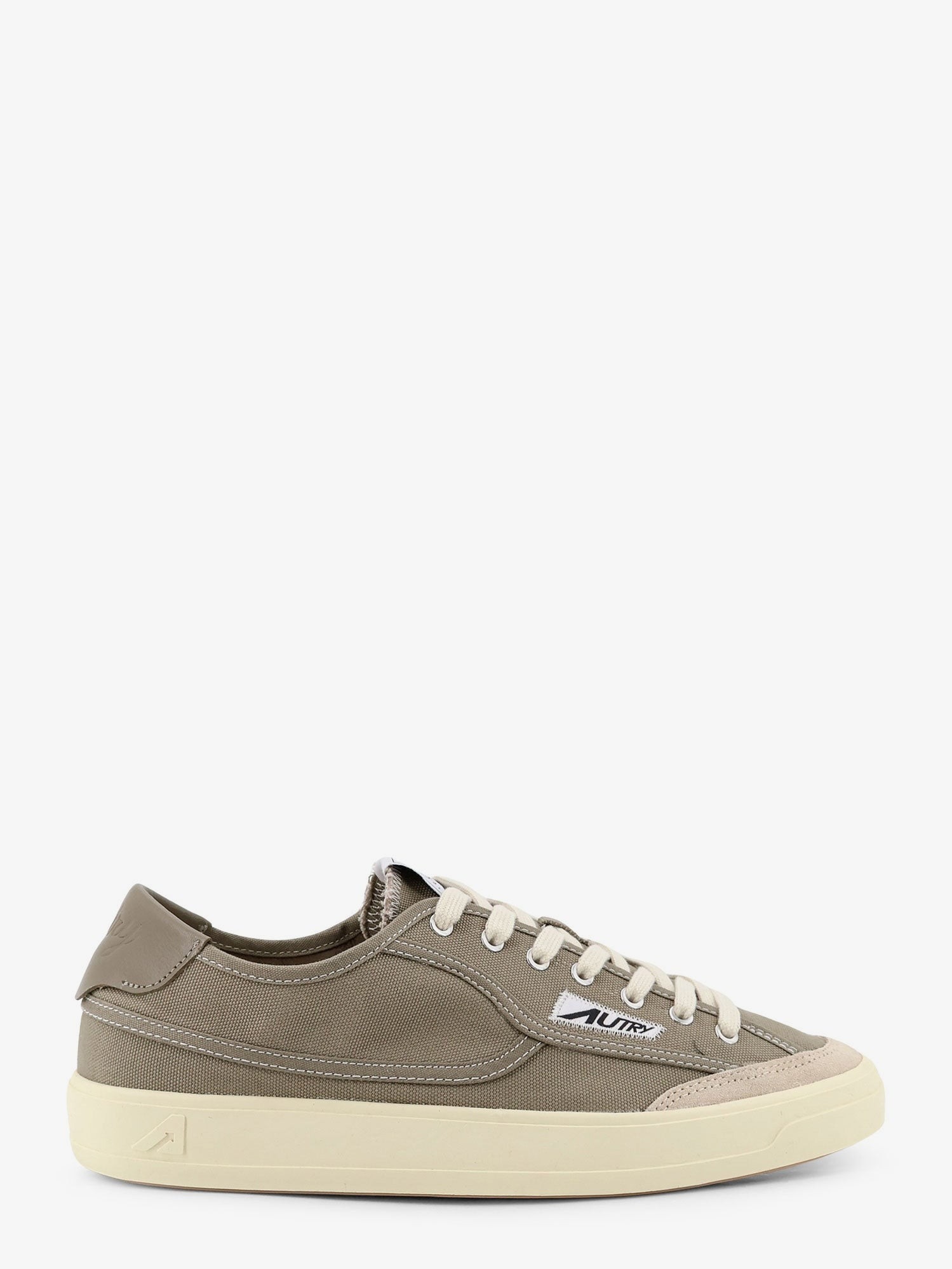 nanito_source_url:https://nokinstyle.com/2414032/windscape-canvas-sneakers-with-side-logo-label.jpg