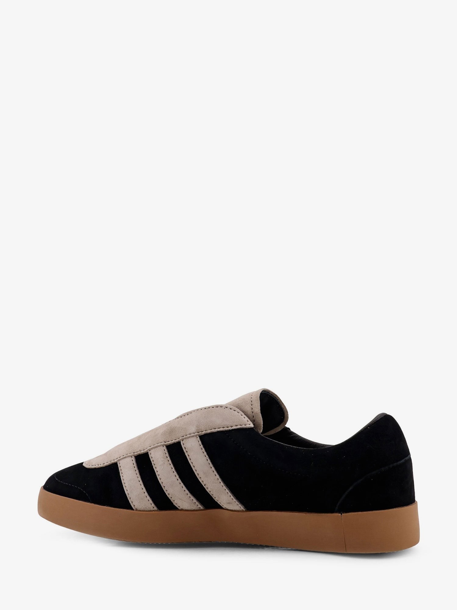 nanito_source_url:https://nokinstyle.com/2398023/y-3-gazelle-suede-sneakers-with-engraved-logo-on-the-side.jpg