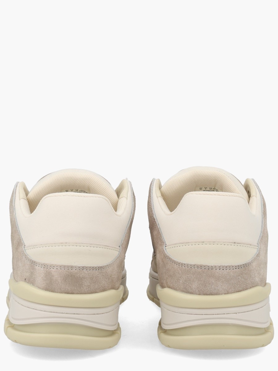 nanito_source_url:https://nokinstyle.com/2416387/sneaker-area-lo.jpg