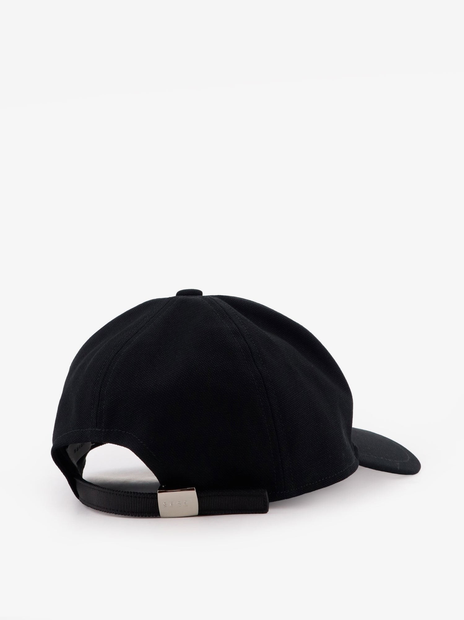 nanito_source_url:https://nokinstyle.com/2406723/carhartt-wip-duck-baseball-hat.jpg