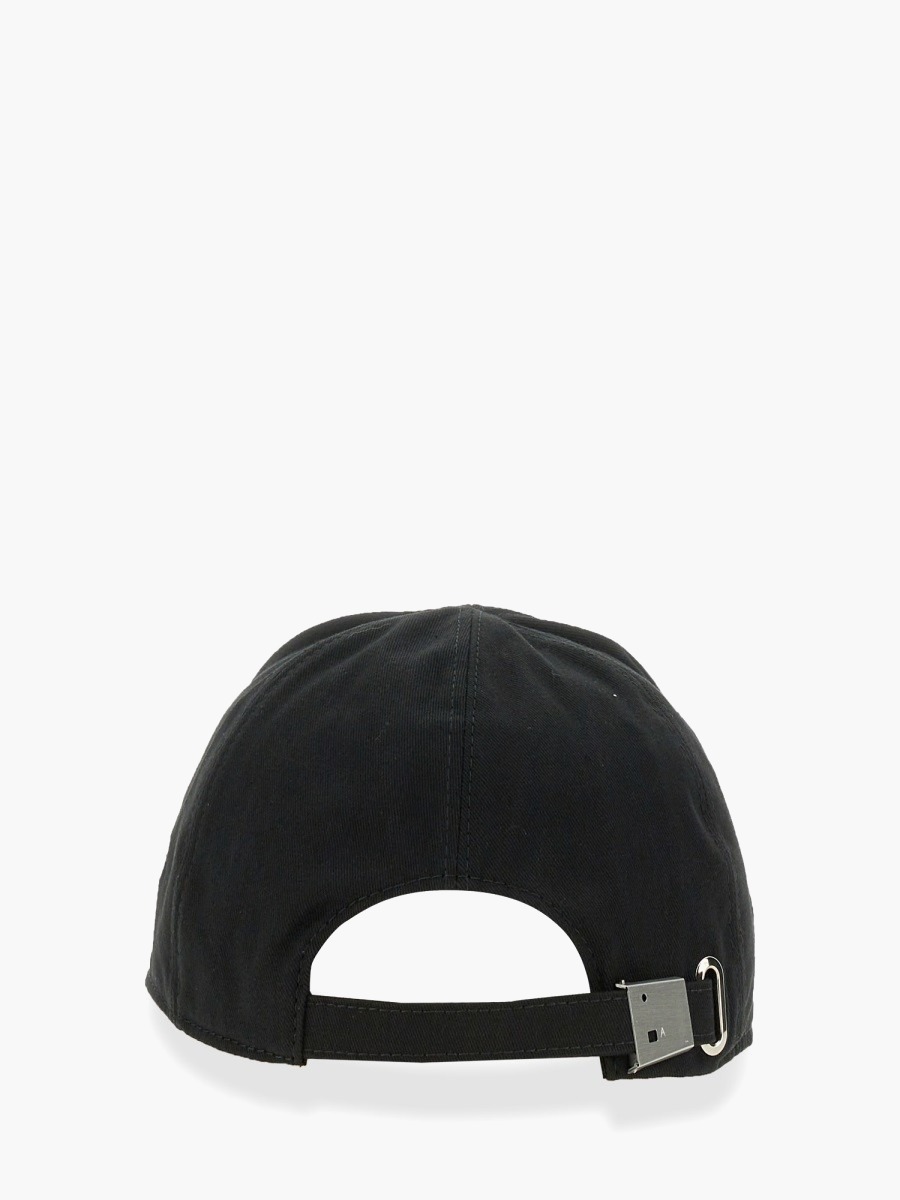 nanito_source_url:https://nokinstyle.com/2357261/baseball-hat-with-logo.jpg