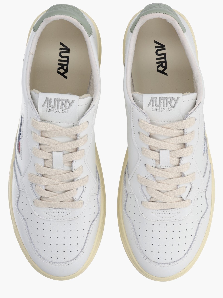 nanito_source_url:https://nokinstyle.com/2337761/medalist-low-sneaker.jpg
