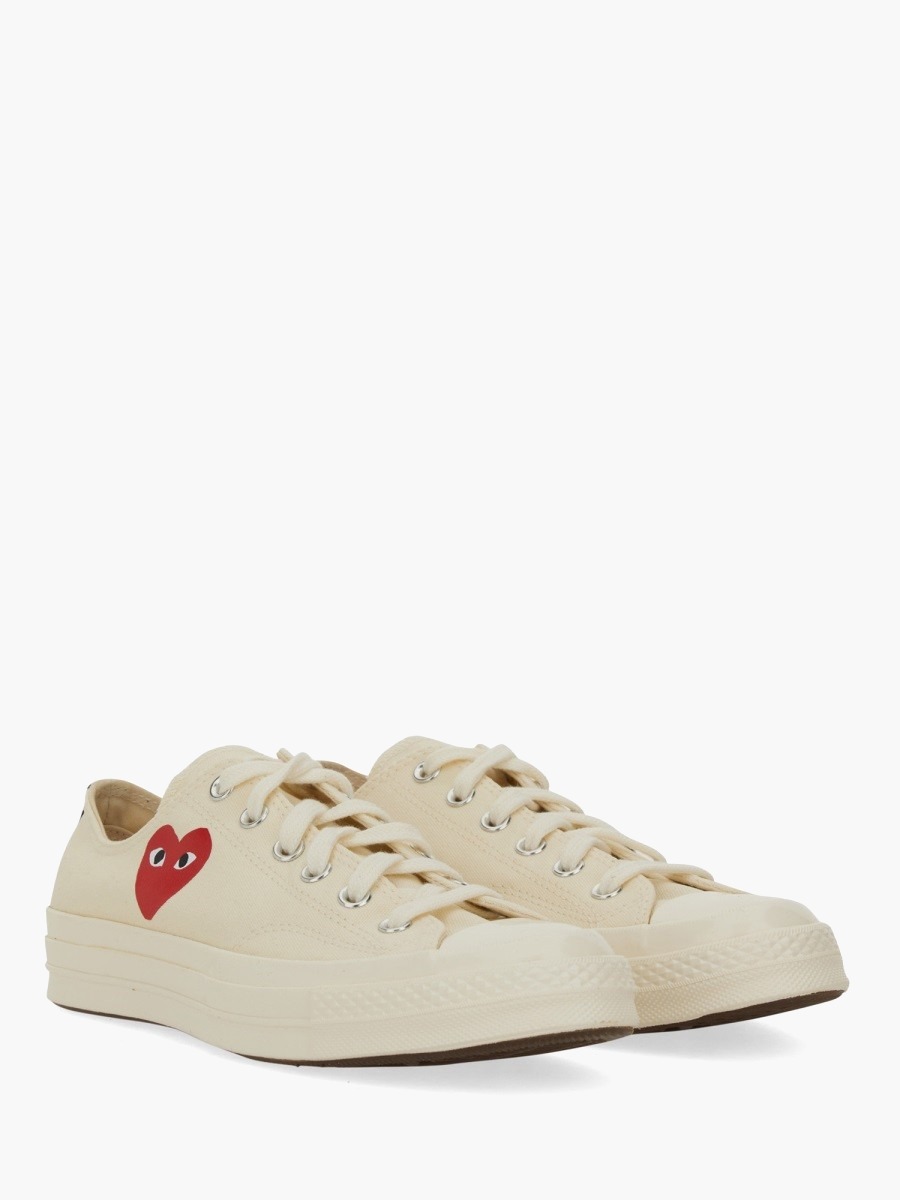 nanito_source_url:https://nokinstyle.com/2385551/chuck-taylor-70-sneaker.jpg