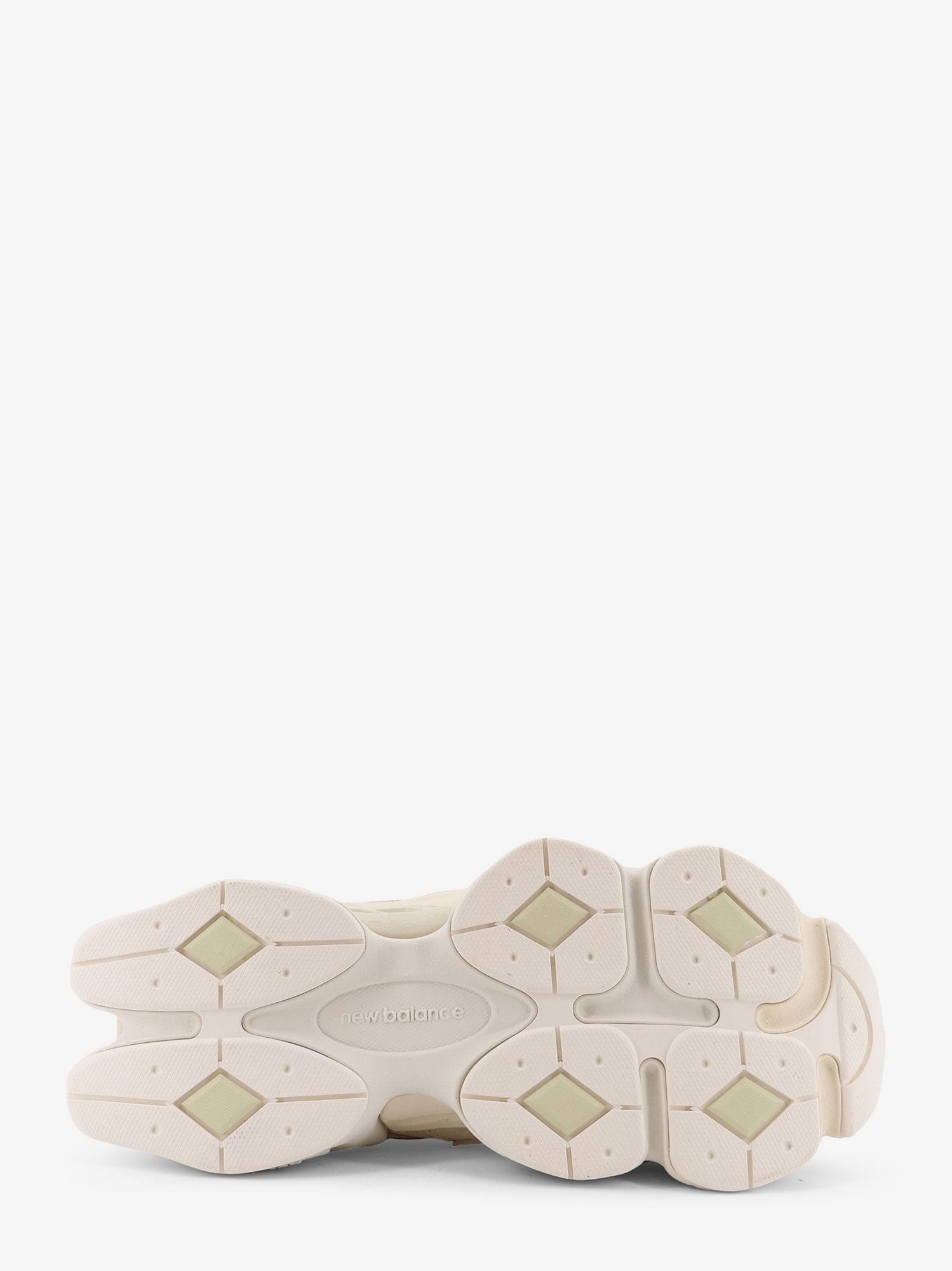 nanito_source_url:https://nokinstyle.com/2408816/9060-suede-and-mesh-low-top-sneakers.jpg