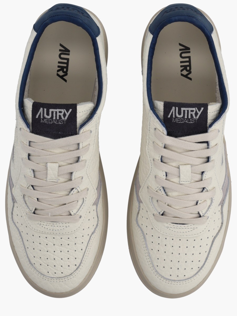 nanito_source_url:https://nokinstyle.com/2329324/medalist-low-sneaker.jpg